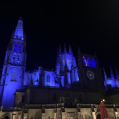 Mirando A La Catedral Desde Plaza Vega Burgos Exterior foto